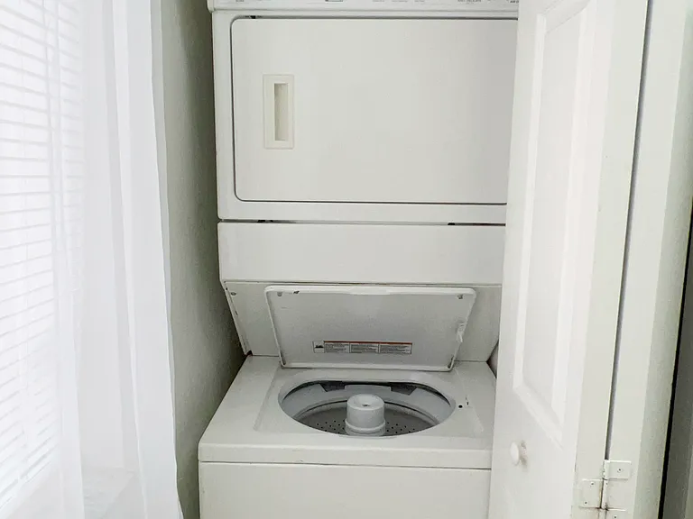 In Unit Washer/Dryer