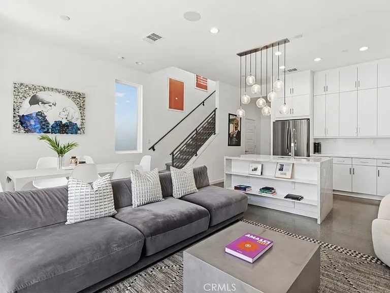 2705 Paragon Loop — Photo 3