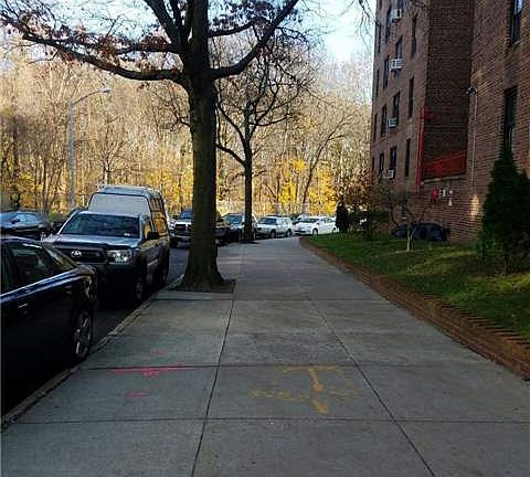 3rd image of 8385 Woodhaven Blvd APT 6F