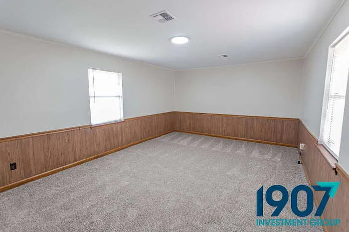 704 SW 2nd St — Photo 14
