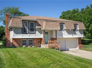 636 S 6th St, Edwardsville, KS 66111