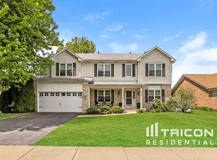 1318 Deerpath Cir, Aurora, IL 60506