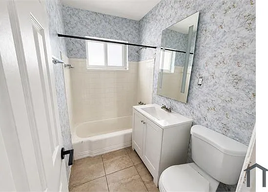 1885 SW 4th St #3 — Photo 9