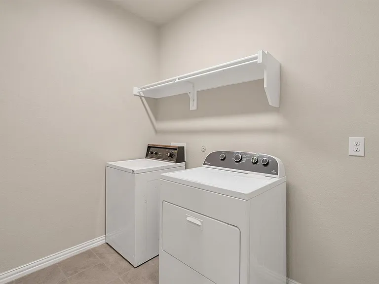 2310 Bellewood Ct — Photo 21