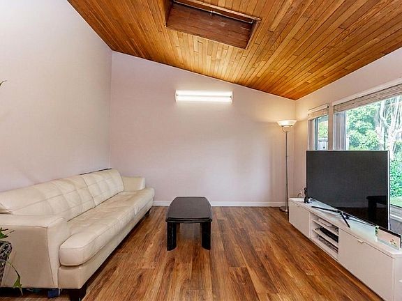 4th image of 1136 Lansdowne Dr