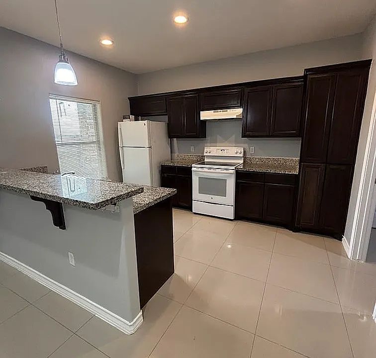 1st image of 1222 Escondido Ln E #2