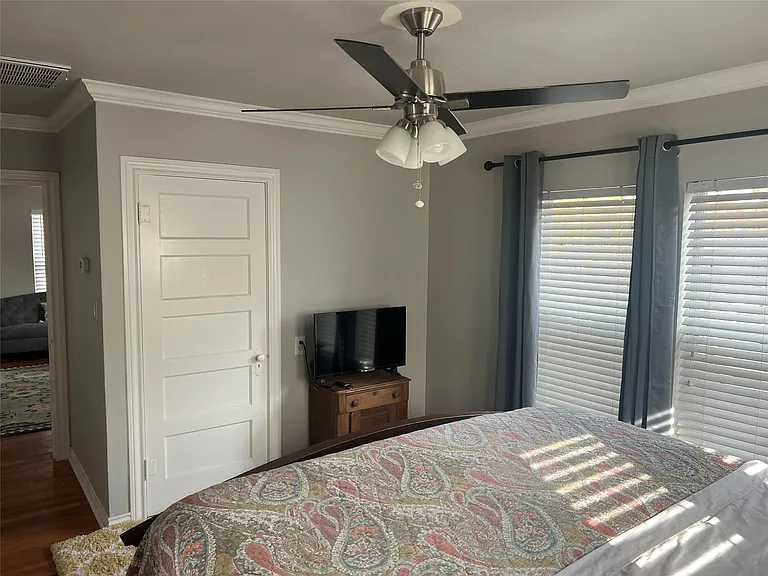 1818 Clover Ln — Photo 7