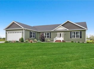 7010 Kinne Rd, Lockport, NY 14094