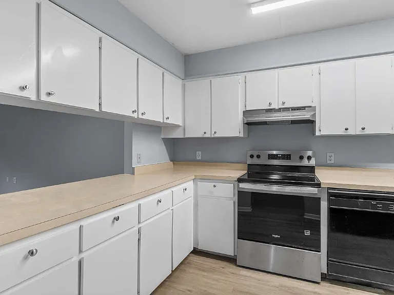 2953 SW 32nd Ave — Photo 12