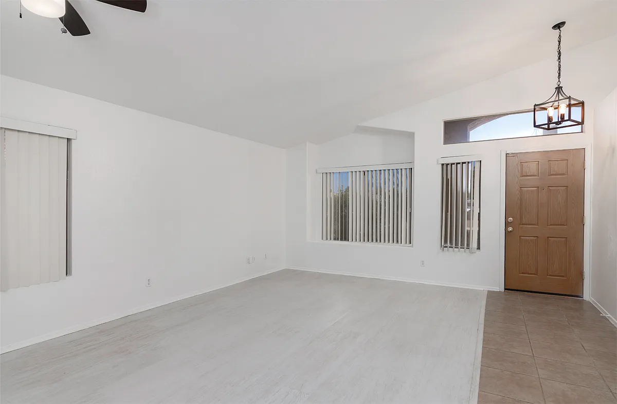 4 bed, 1946 sqft, $2,395 — Photo 2