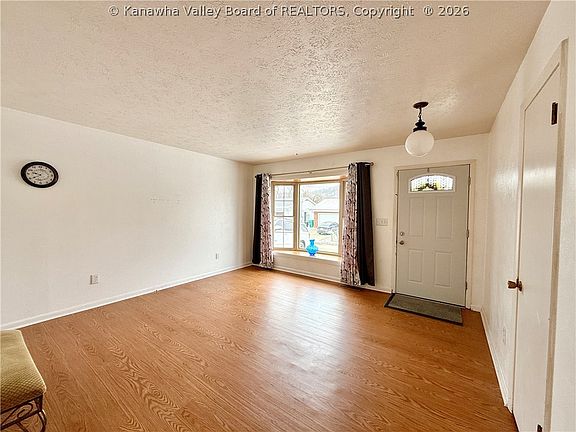 5th image of 194 Shawnee Est