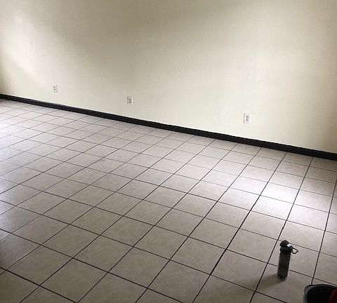 2nd image of 410 Melrose St #B