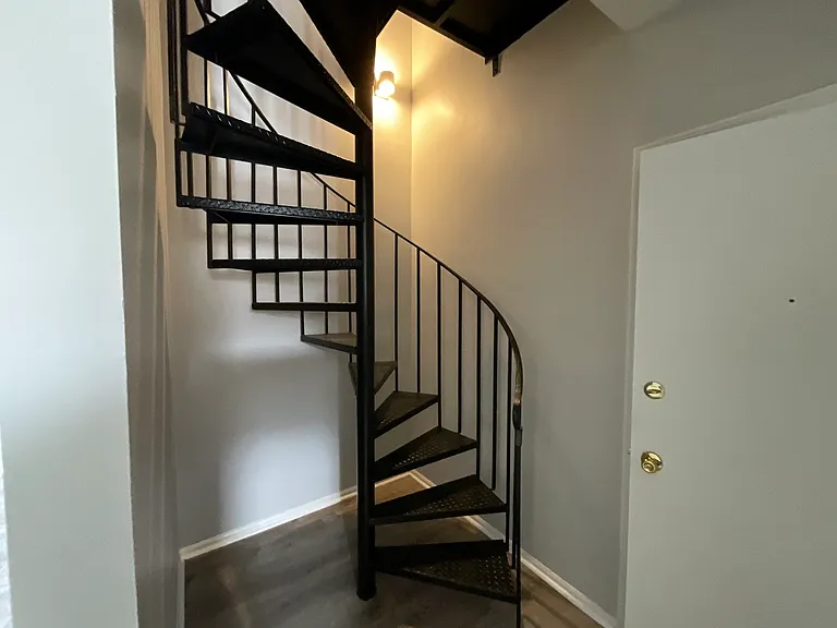 4631 S Lake Park — Photo 2