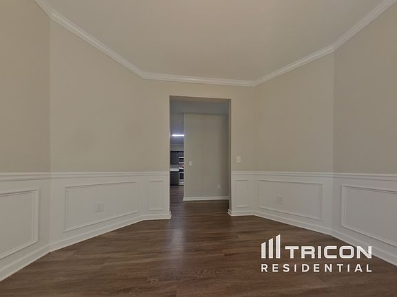 5th image of 28 Oakbrook Dr SW
