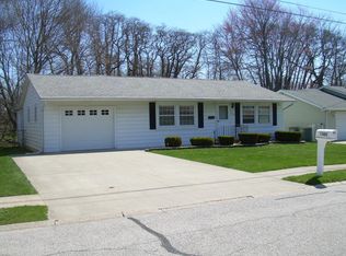 1402 Fairlane Dr, Valparaiso, IN 46383
