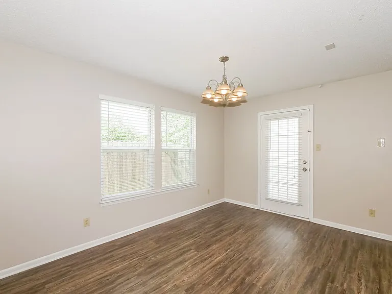 2282 Shadowbrook Dr — Photo 8