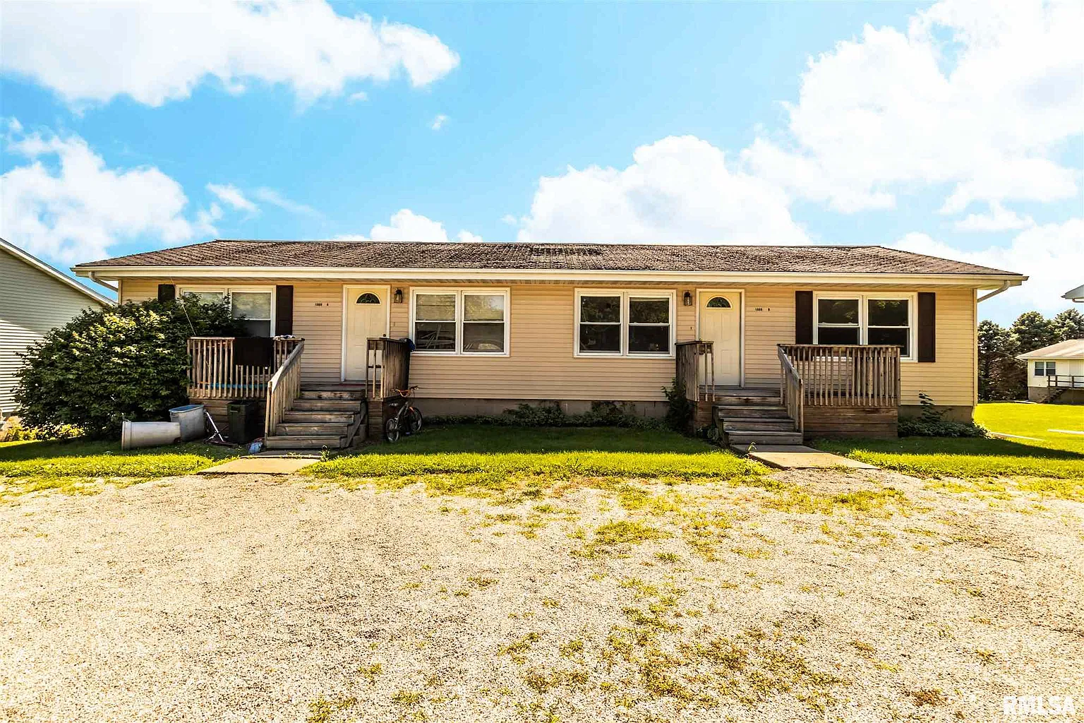 1909 Oak Dr photo 1
