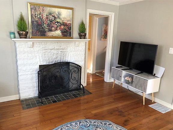 5th image of 6008 N Primrose Ave