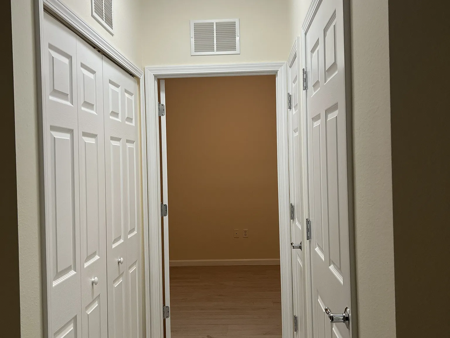 2 bed, 1401 sqft, $1,900 — Photo 4