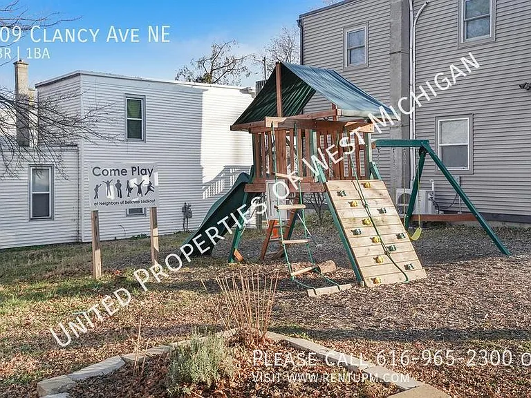 709 Clancy Ave NE — Photo 18