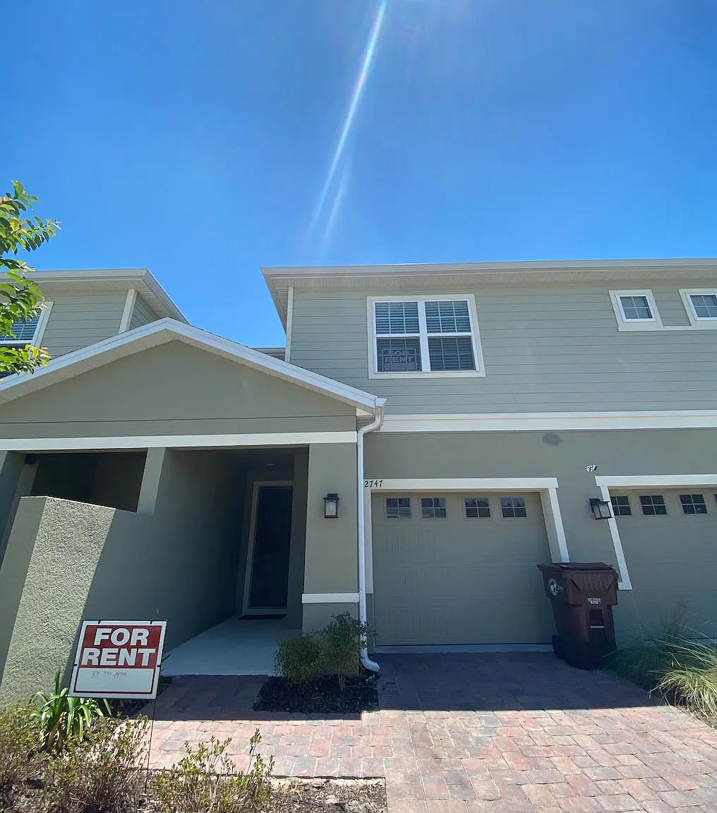 3 bed, 2.5 bath, 1747 sqft, $2,150 — Photo 1