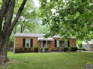 2233 SW Winterwood Ln, Topeka, KS 66614