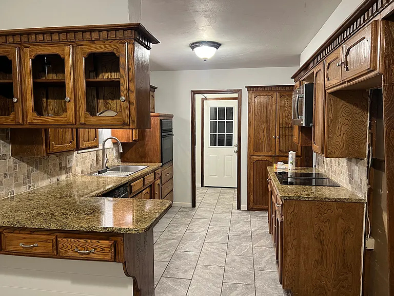10209 Little Pond Dr — Photo 4