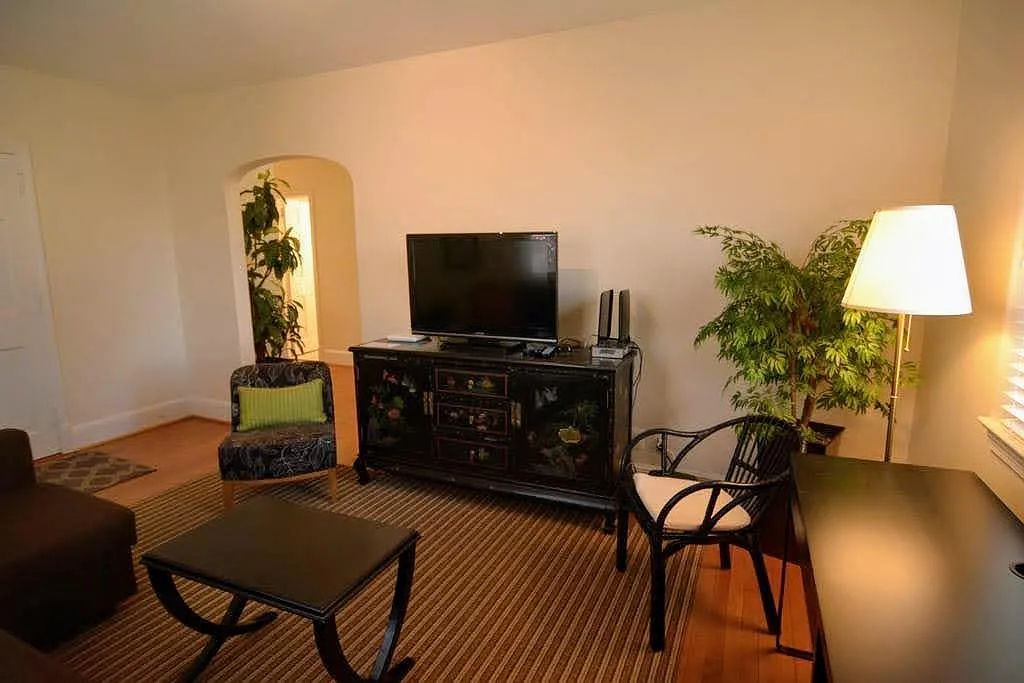 2 bed, 1050 sqft, $3,600 — Photo 4