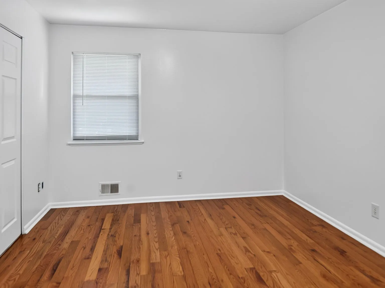 3 bed, 1900 sqft, $2,400 — Photo 4