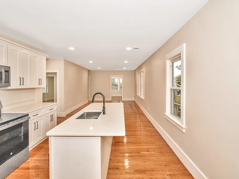 30-32 Westmore Rd #2 — Photo 4