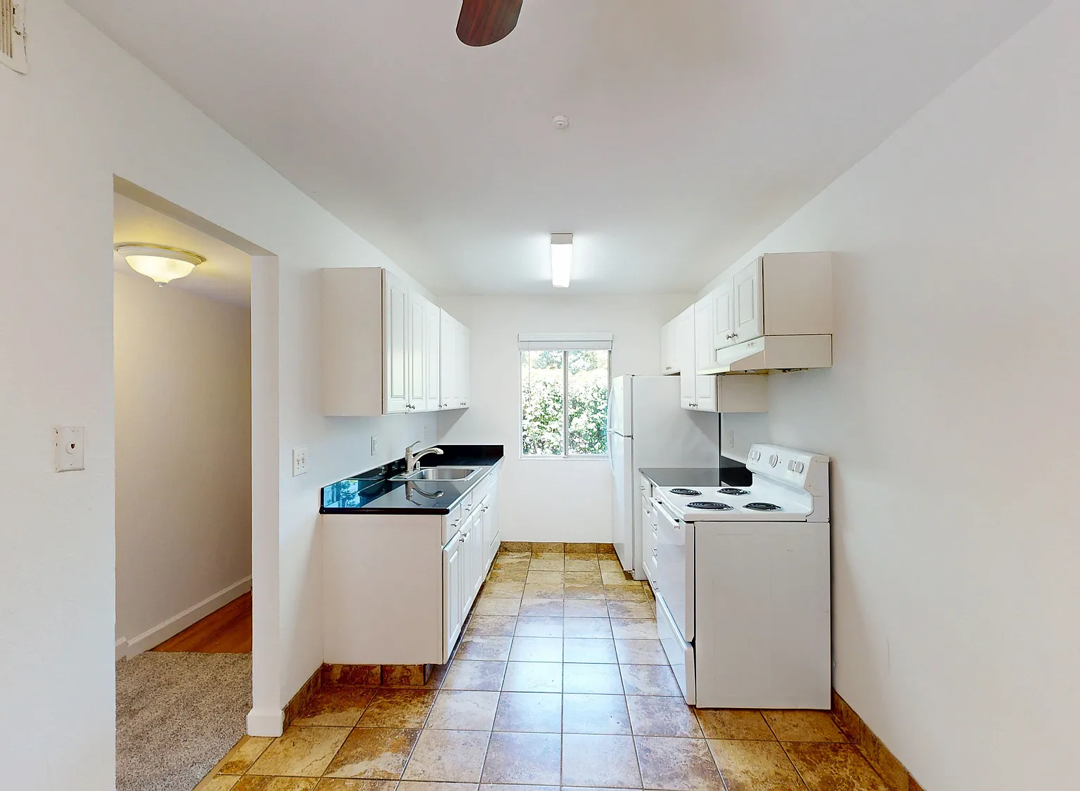 Spacious 2BR/1.5BA in Sonoma | Yard & Parking — Photo 4