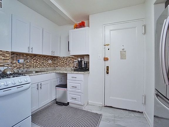 4th image of 2607 Avenue N #M