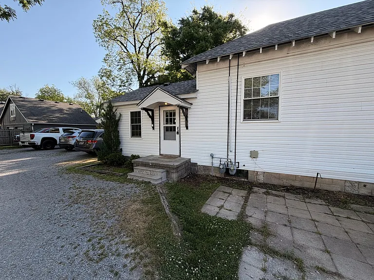 335 E Burton St — Photo 6