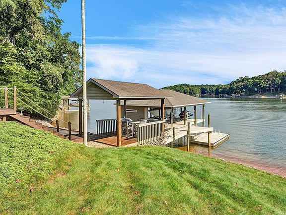 4th image of 320 Hales Point Dr