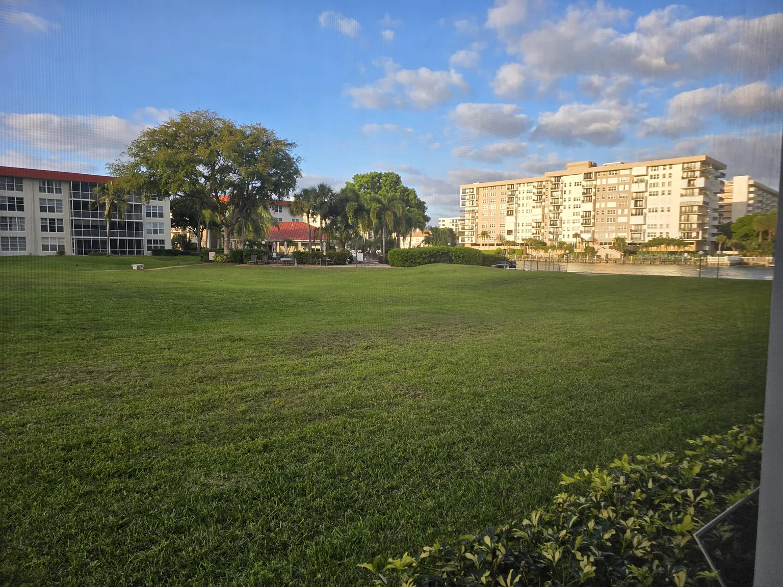 2 bed, 2.0 bath, 1020 sqft, $2,440 — Photo 3