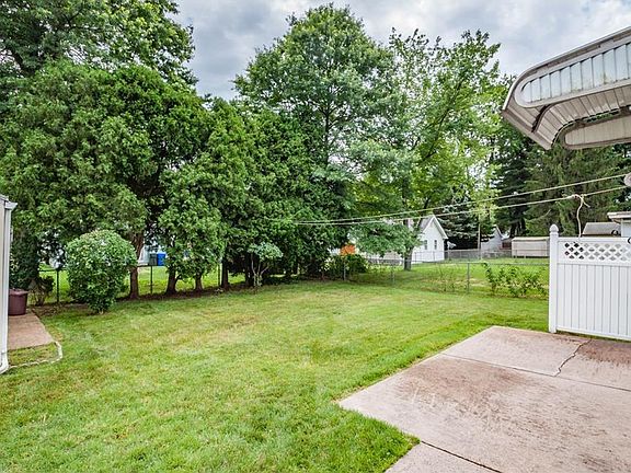 4th image of 78 Evans Ave