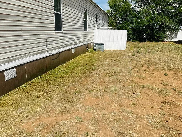 3509 Cesar Chavez Dr — Photo 2