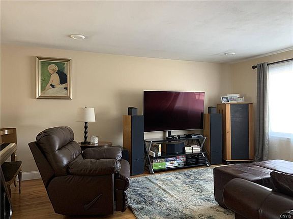 3rd image of 323 Male Ave