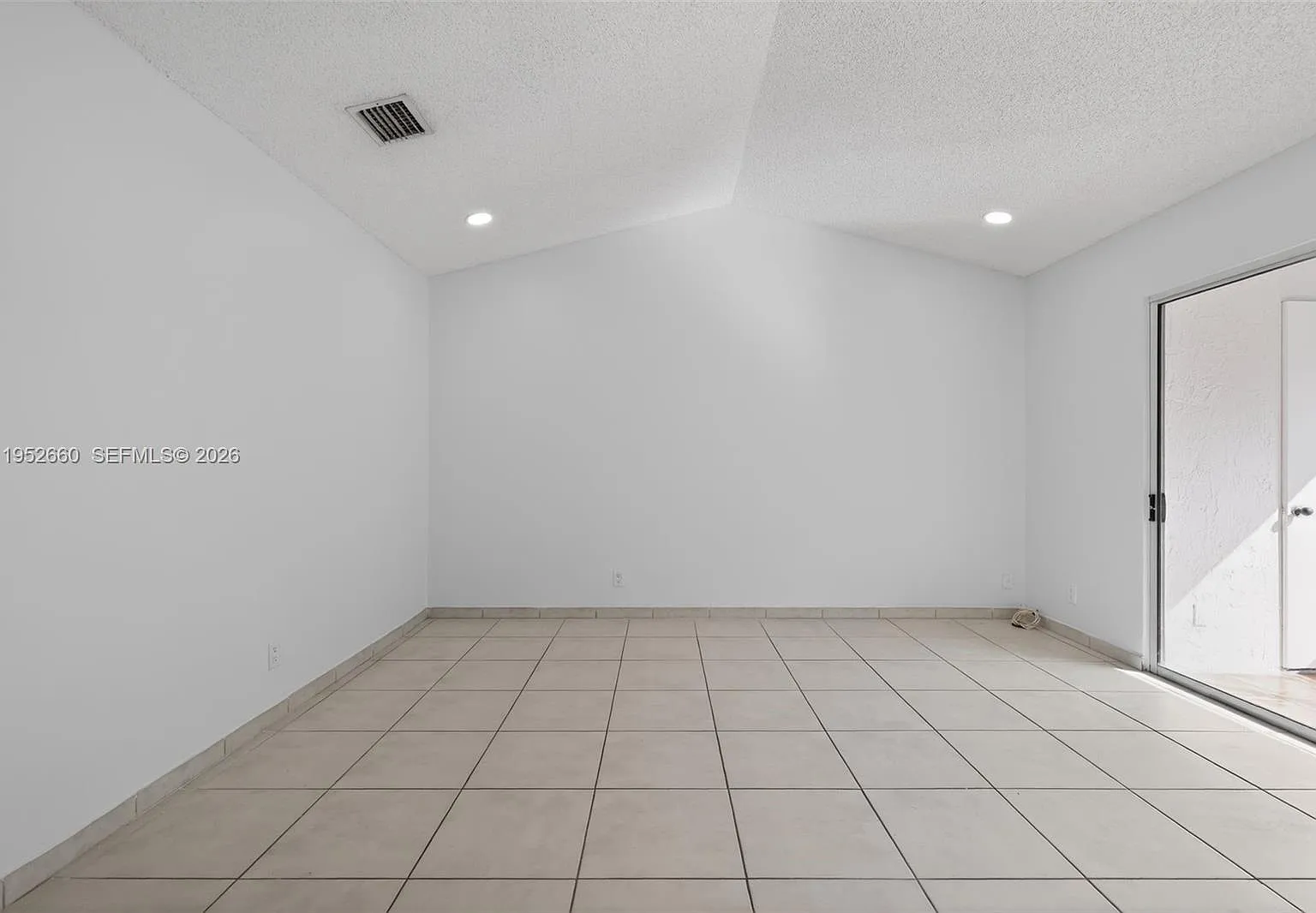 1 bed, 978 sqft, $2,150 — Photo 4