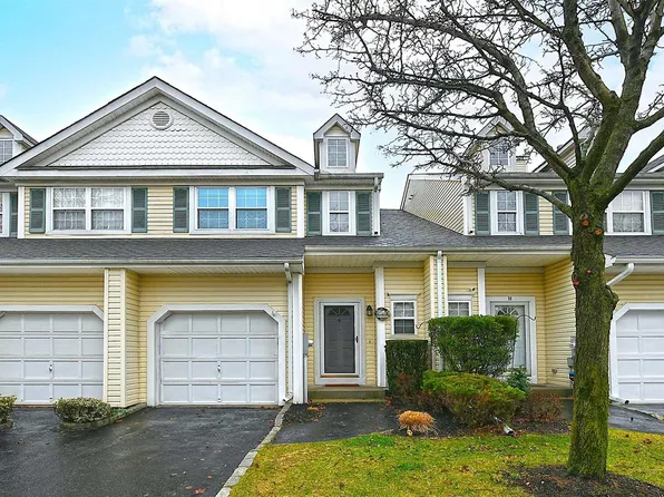 9 Chelsea Drive #9, Smithtown, NY 11787