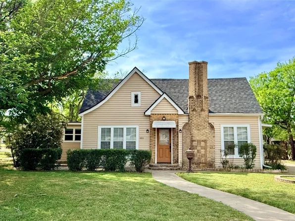 1122 4th St, Graham, TX 76450