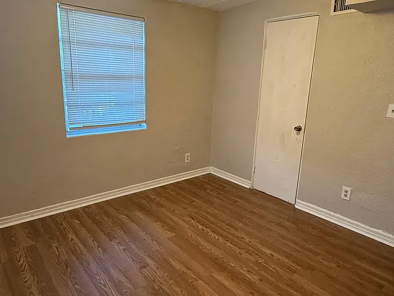1052 Milnor St — Photo 12