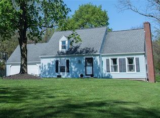 11 Blackwatch Trl, Fairport, NY 14450