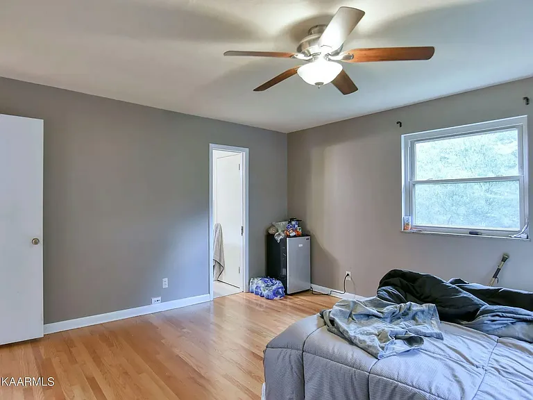 200 Suburban Rd — Photo 10