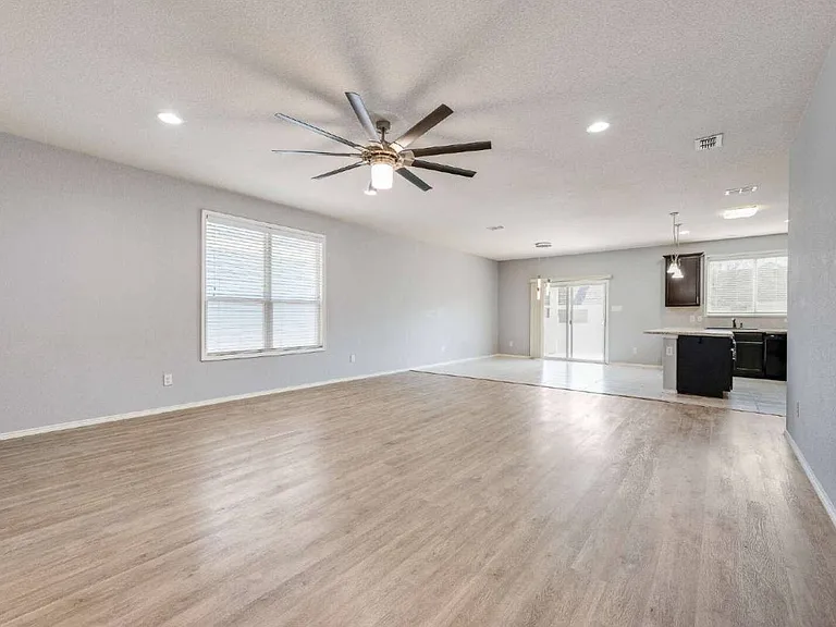 9004 Blackstone Dr — Photo 6