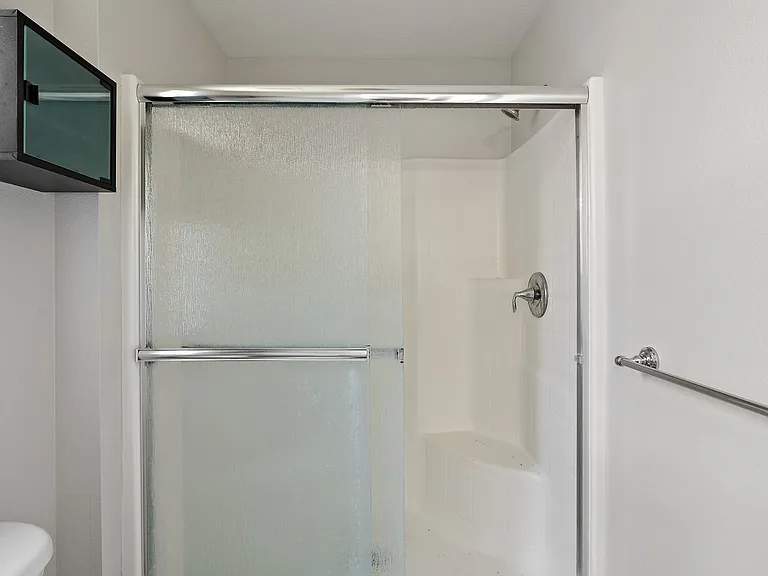 409 W Peck St — Photo 14
