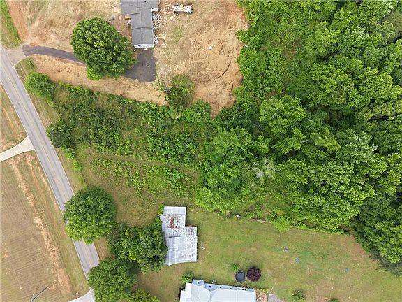 4th image of 301 Singley Dr