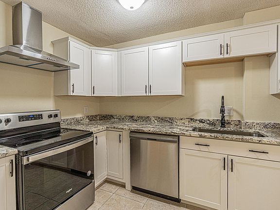 3rd image of 6218 Oak Cluster Cir