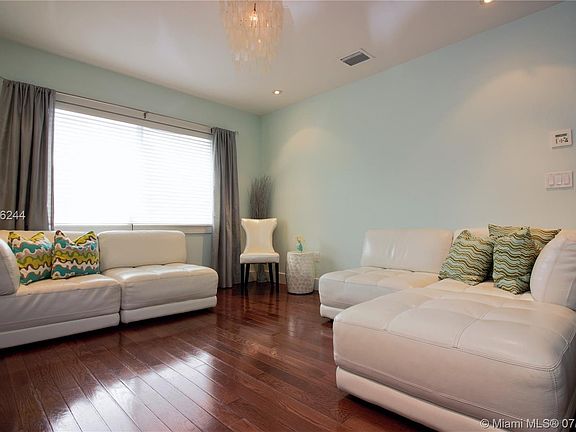 3rd image of 408 Boabadilla St