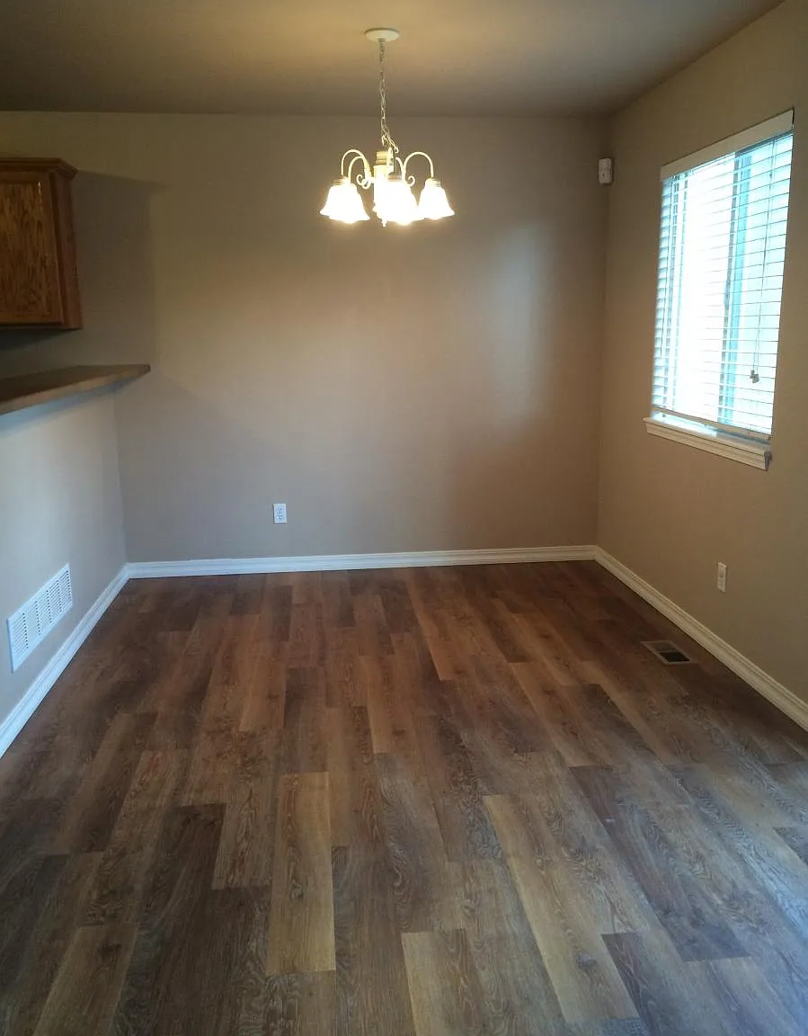 3 bed, 2.5 bath, 1808 sqft, $2,200 — Photo 2